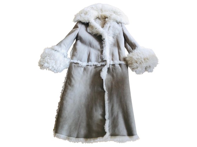 Reversible coat in sheep and calf. gucci Beige Fur  ref.156773