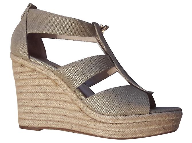 Michael Kors nuevas sandalias doradas Dorado