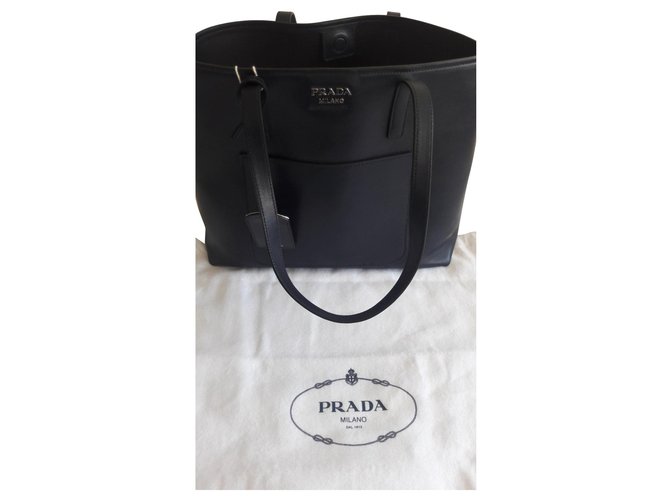 Prada leather tote bag, never worn Navy blue  ref.157067
