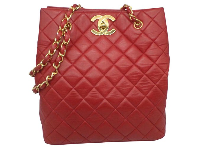 Chanel Bolsa de la compra Roja Piel de cordero  ref.157431