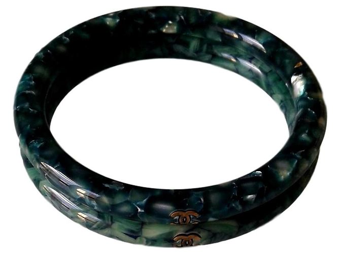 Pulseiras Chanel verde oliva