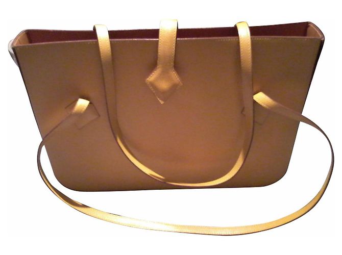 Victoria Hermès Handtasche aus gelbem genarbtem Leder