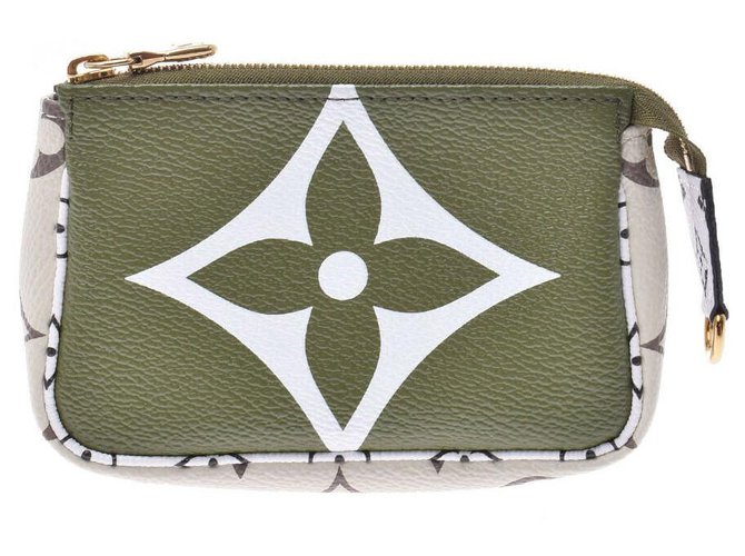 Louis Vuitton Goods Green Leather  ref.157675