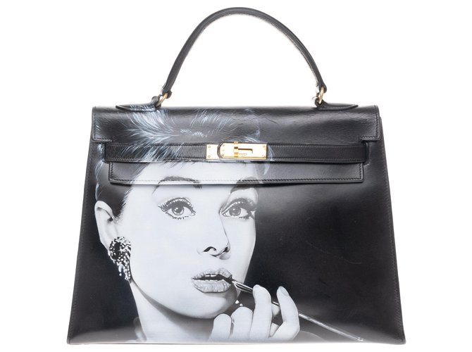 Hermès Hermes Kelly 32 Sattel in schwarzer Box "Audrey Hepburn" von dem Künstler PatBo angepasst! Leder  ref.158144