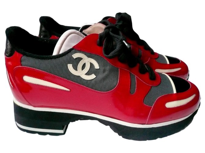 CHANEL - Sneakers compensées cuir vernis rouge et noir T41 Multicolore  ref.158399