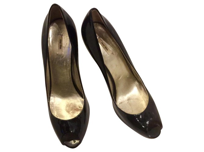 Miu Miu Black and gold patent peeptoes Golden Patent leather  ref.158467