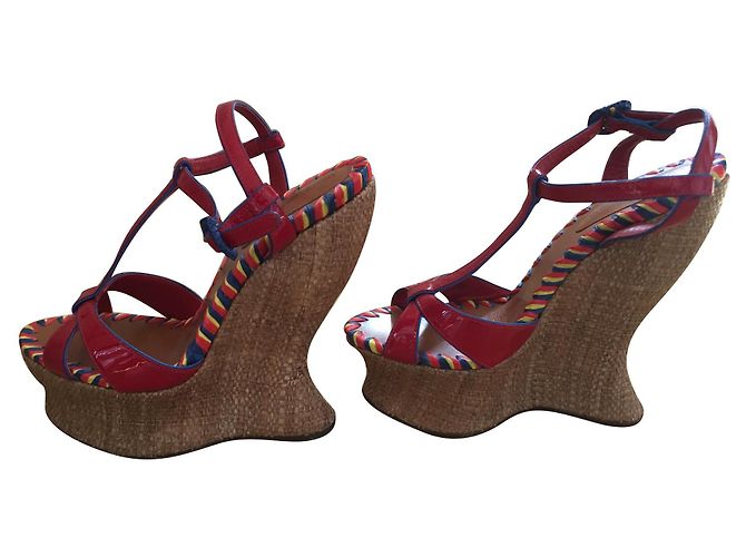 Dolce & Gabbana Sandalen Rot Beige Hellbraun