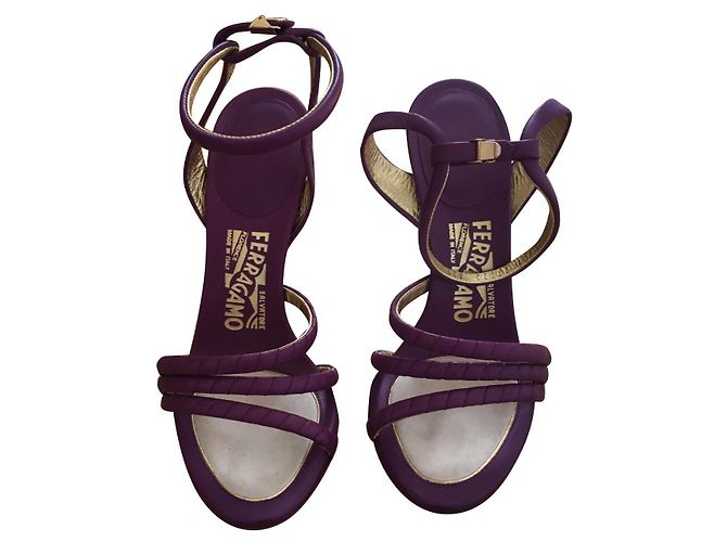 Sandali Salvatore Ferragamo D'oro Porpora