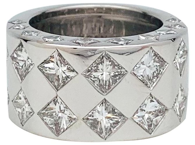 Bague Chanel "Jacquard" or blanc et diamants.  ref.158924
