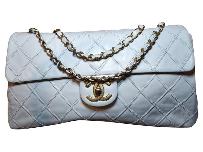 Timeless Chanel flap bag Cream Leather  ref.159528