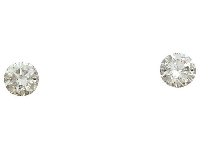 inconnue Puces d'oreilles en or blanc, 1 carat.  ref.159569