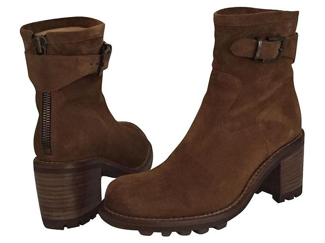 Botas Free Lance Just 7 em camurça caramelo