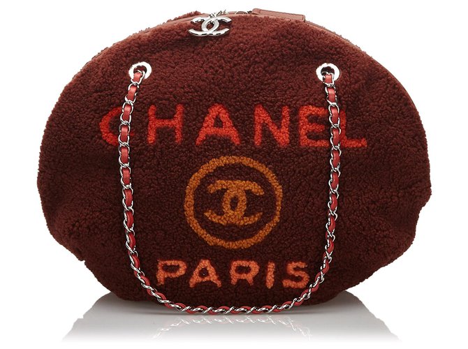 Sac porté épaule rond Deauville en peau de mouton rouge Chanel Fourrure Bordeaux  ref.160042