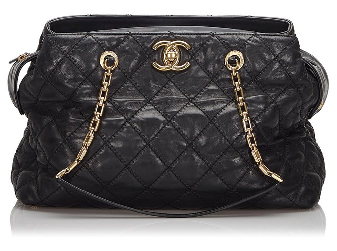 Chanel Black CC Quilted Leather Shoulder Bag  ref.160225
