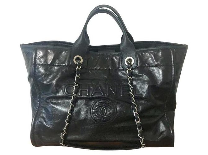 Chanel Handbags Black Leather  ref.160358