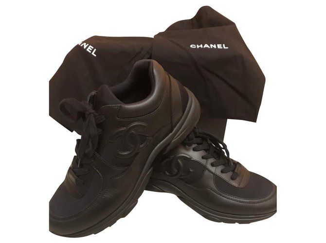 Chanel CC Logo Suede Triple Black Sneaker Negro Cuero  ref.160407
