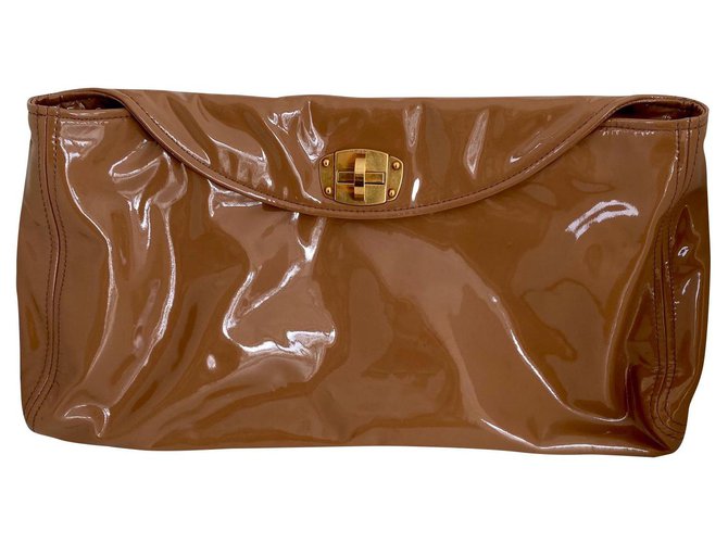Miu Miu Clutch bags Beige Patent leather  ref.160910