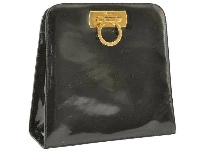 Salvatore Ferragamo Gancini Shoulder Bag Black Patent leather  ref.162135