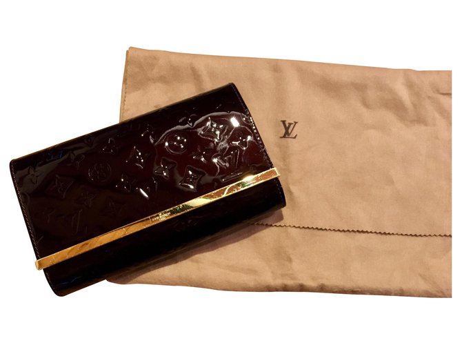 Louis Vuitton evening bag in patent leather Dark red  ref.162180