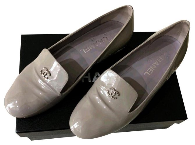 Chanel mocasines de charol zapatos UE38.5 Gris  ref.162192