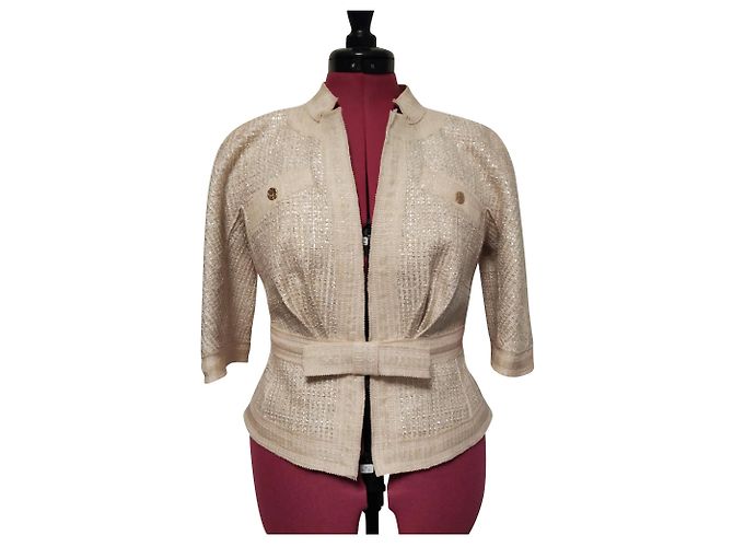 Chaqueta Louis Vuitton de seda rosa con botones dorados