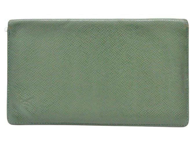 Louis Vuitton Taiga Long in pelle Verde  ref.162495