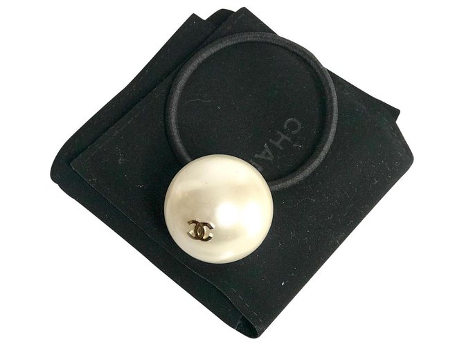 Elastic Chouchou Chanel Black Eggshell Pearl ref.162536 - Joli Closet
