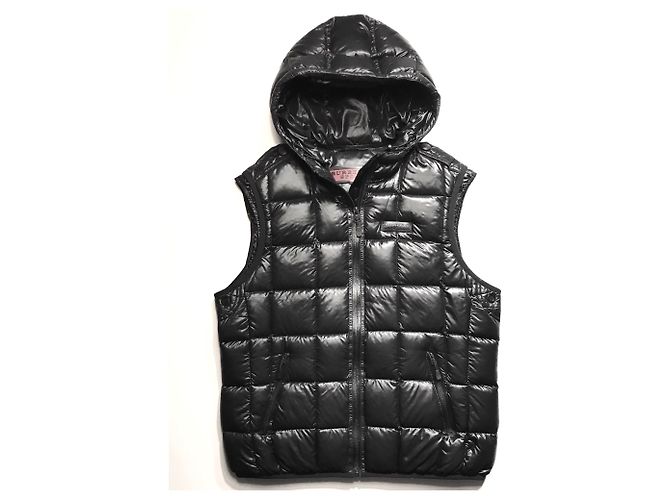 Casaco acolchoado Burberry com capuz preto