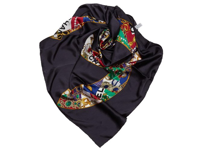 Foulard en soie imprimé CC noir Chanel Tissu Multicolore  ref.164634