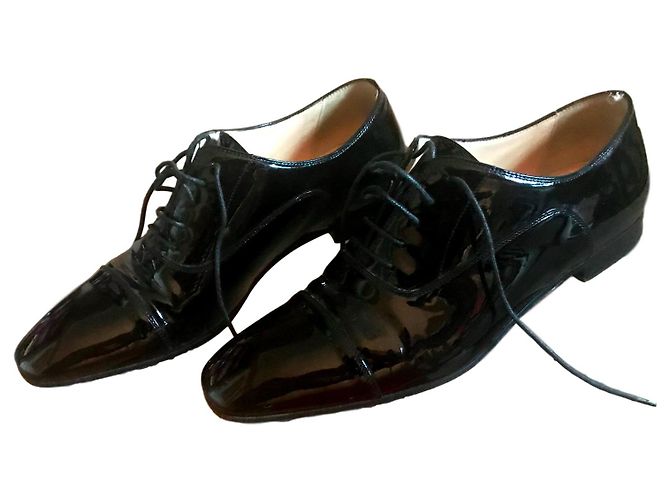 Christian Louboutin Scarpe Basse Stringate in Vernice Nera Nero