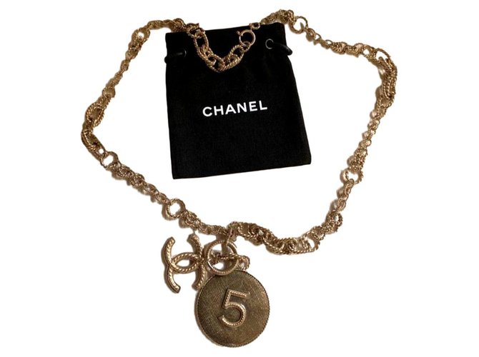CHANEL No 5 light necklace Golden Metal ref.164861 - Joli Closet