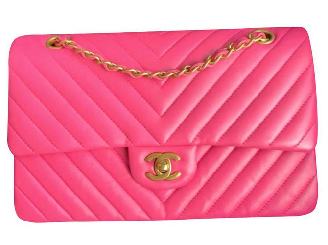 Borsa Chanel classica e chic: 25 look per abbinarla al meglio