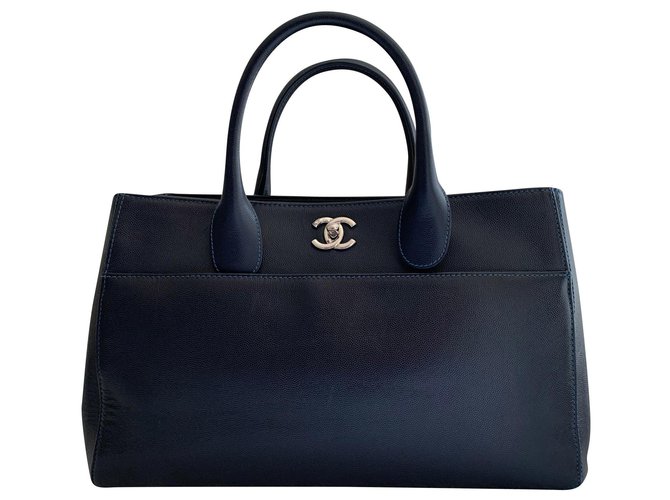 Chanel Borsa Executive in pelle caviale Blu scuro  ref.165707