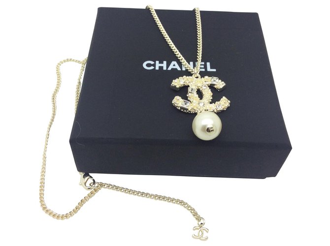 Autêntico Chanel em ouro e gota Faux Pearl Pendant Banhado a ouro  ref.165721