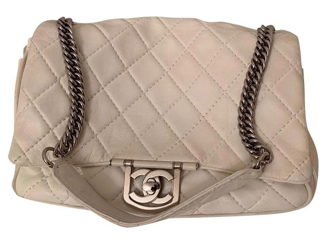 Chanel Eggshell Leather  ref.165849