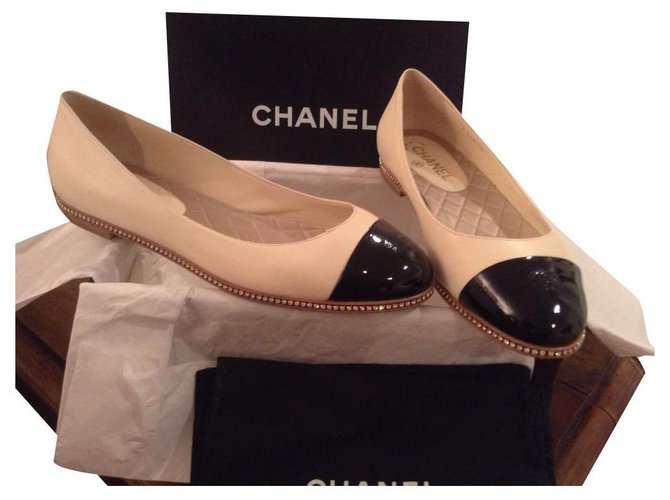 Chanel Ballet flats Cream Leather ref.166001 - Joli Closet