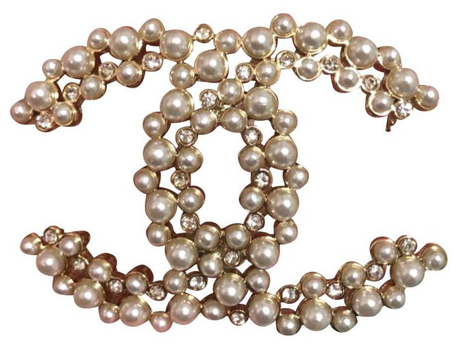 Chanel Large Pearl Brooch pin Golden Metal  ref.166025