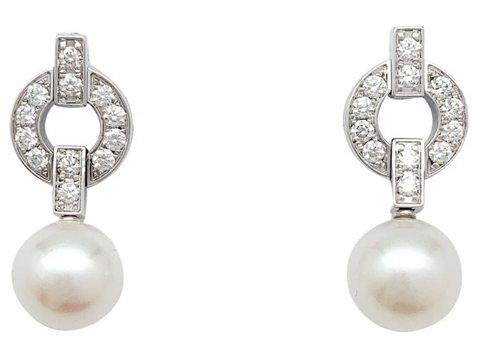 Boucles d'oreilles Cartier, "Himalia", or blanc, diamants et perles.  ref.166345