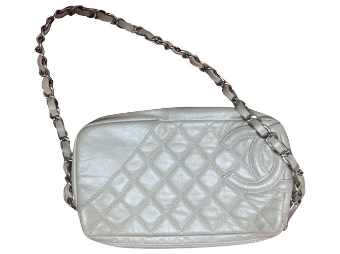 Chanel clutch Eggshell Leather  ref.166405