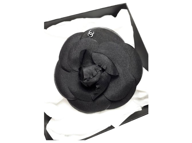 Chanel Camelia Brooch Black Cloth  ref.167166