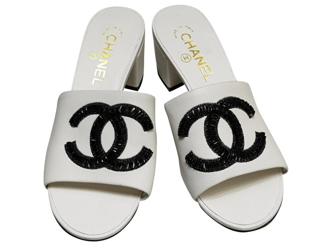 Chanel sandals Multiple colors Leather  ref.167215