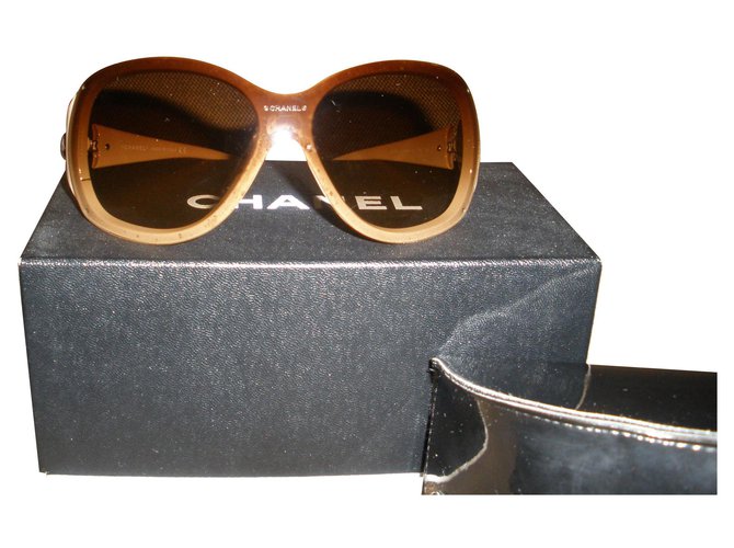 Chanel Oculos escuros Creme Acrílico  ref.167567
