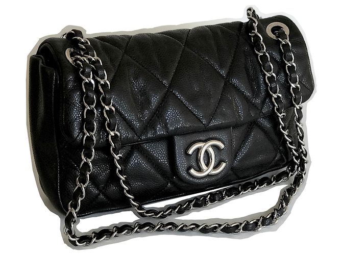Timeless Chanel Borsa media classica con patta e caviale con scatola, busta da viaggio Nero