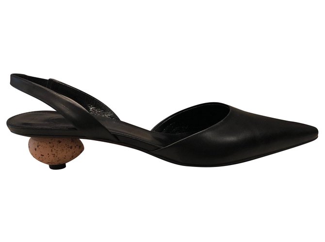 Loewe Egg heels Black Leather  ref.167740