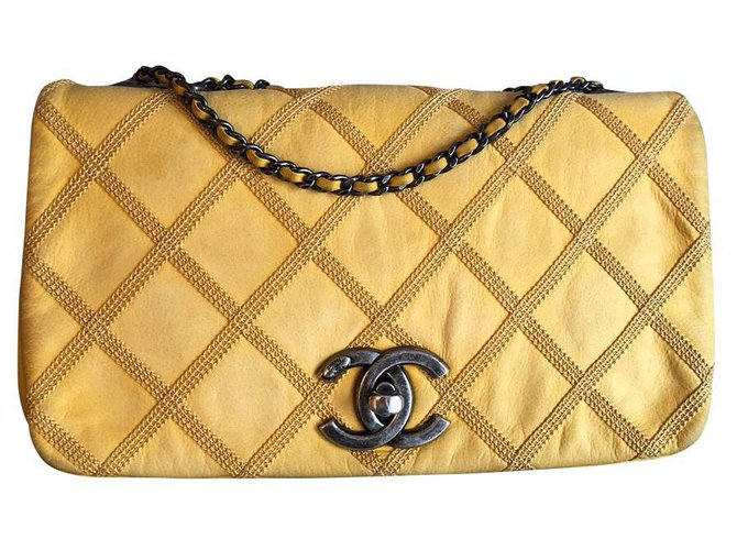 Timeless Chanel Yellow Leather  ref.168427