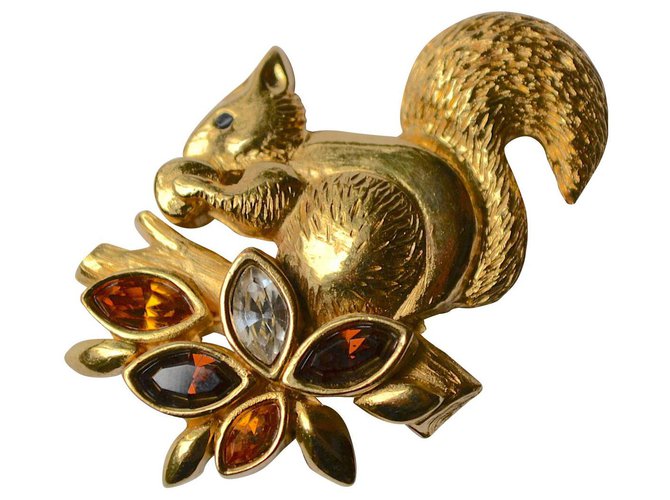 Carven esquilo Dourado Banhado a ouro  ref.168547