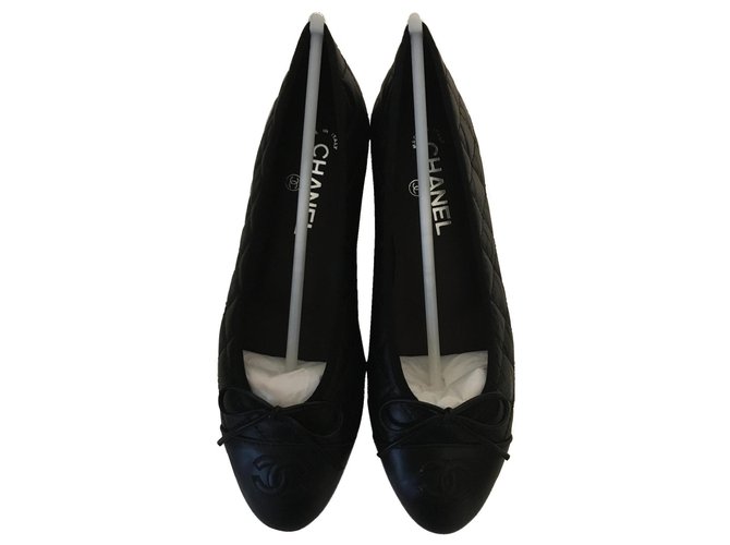 Chanel Zapatillas de ballet Negro Cuero  ref.168646