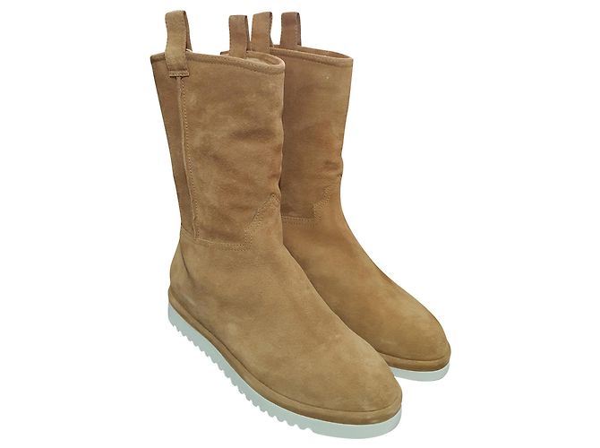 Botas Off White em camurça marrom tamanho 40