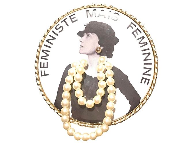 Chanel Brosche, Gabrielle Chanel , Neu nie benutzt. Weiß Golden Haselnuss