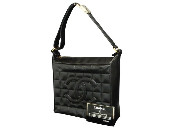 Chanel East West Chocolate Bar Preto Couro  ref.169099